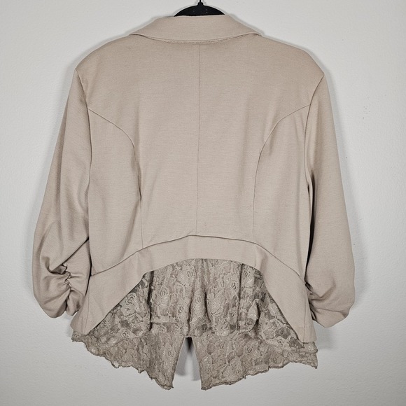 Torrid Womens Size 1 Beige Tan Lace Edged Preppy Blazer - Picture 4 of 10